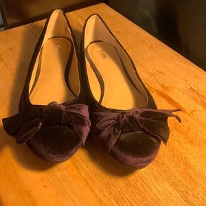 Fioni purple flats with knot detail on the toe!